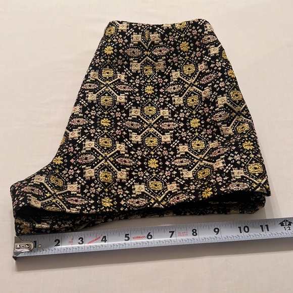 U12- Forever 21 Black Shorts High Waist Gold Metallic Stitch Side Zip Size Small - Picture 6 of 11